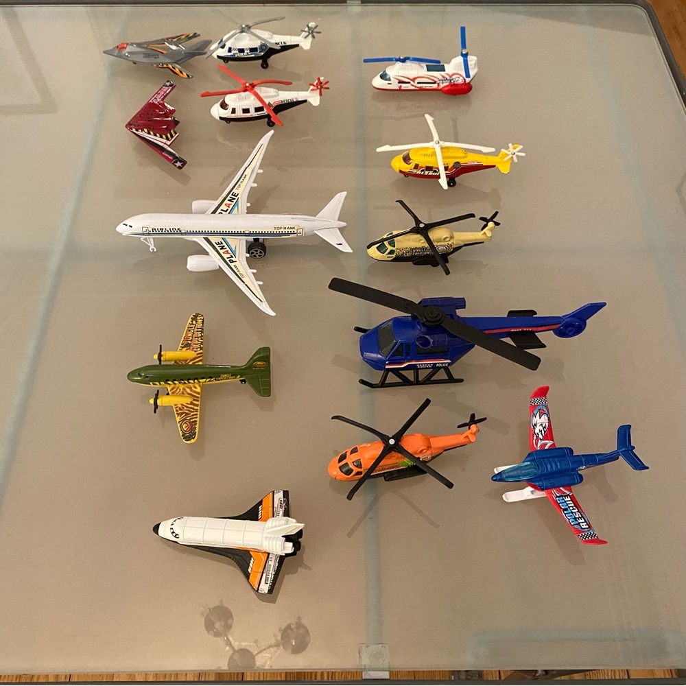 LOT OF 13 TOY PLANES AND HELICOPTERS